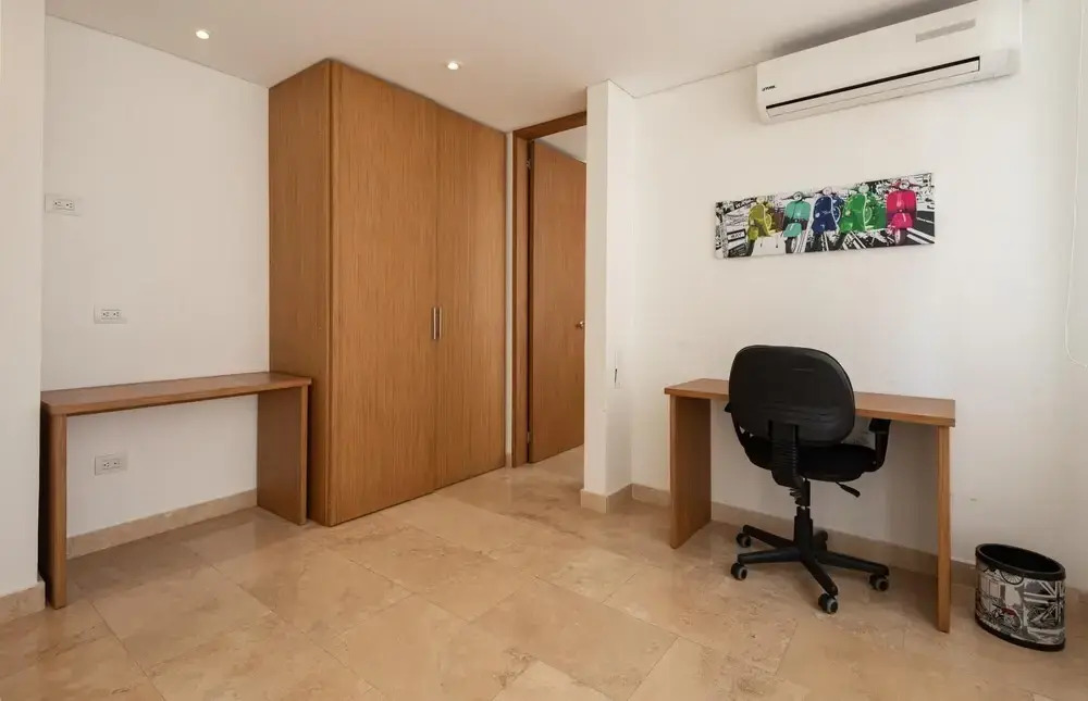 Centric 4 BR w Spacious Rooms Centro Amurallado by Huespedia
