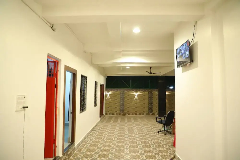 Aashhiana Guest House Entire 2BHK Service Apartments, Kolkata