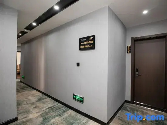 Yuntian Business Hotel (Yakeshi Railway Station Passenger Transport Station)
