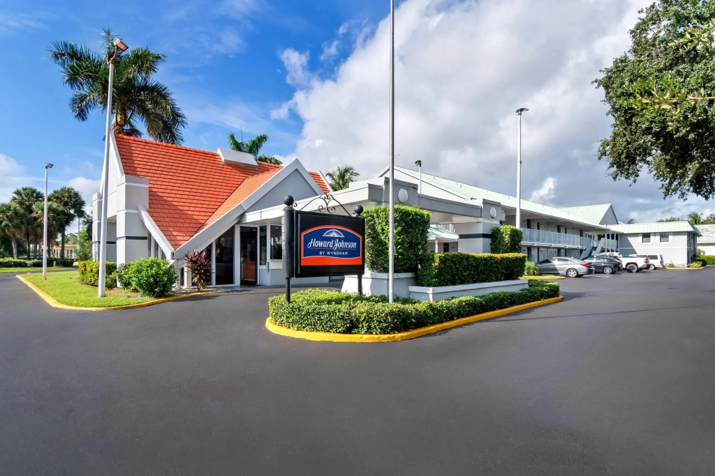 Howard Johnson by Wyndham Vero Beach / Downtown