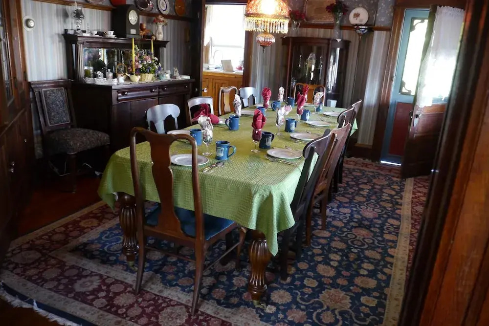 Candlelight Inn