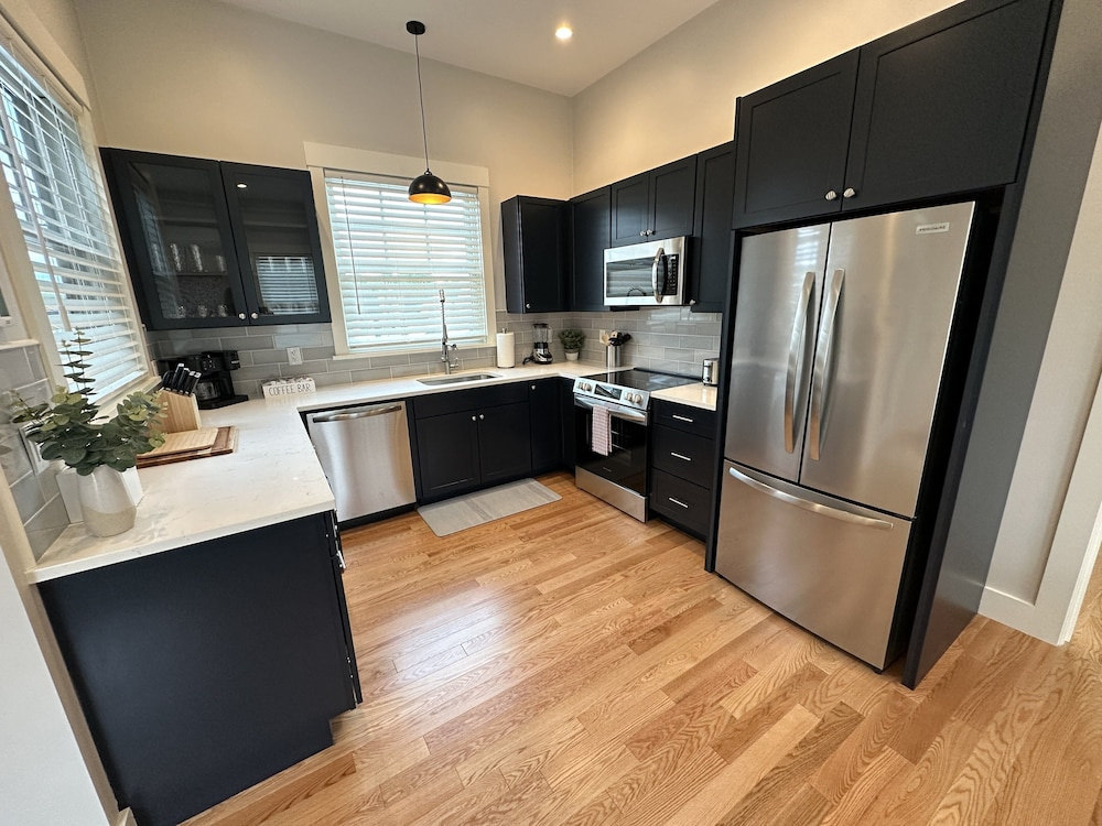 Brand New Construction! 1 Bed/1 Bath/private Deck - Unit 3 1 Bedroom Apts