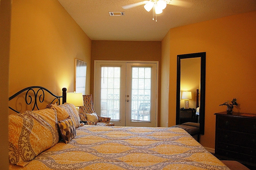Legacy Villa 0406 3 Bedrooms 2 Bathrooms Condo