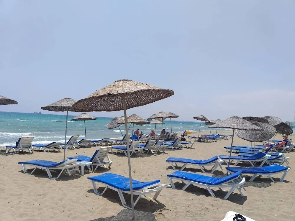 Sunrise Beach Club-sleeps 6-aircon-sea View