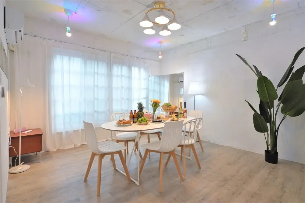Apple Mint Party House