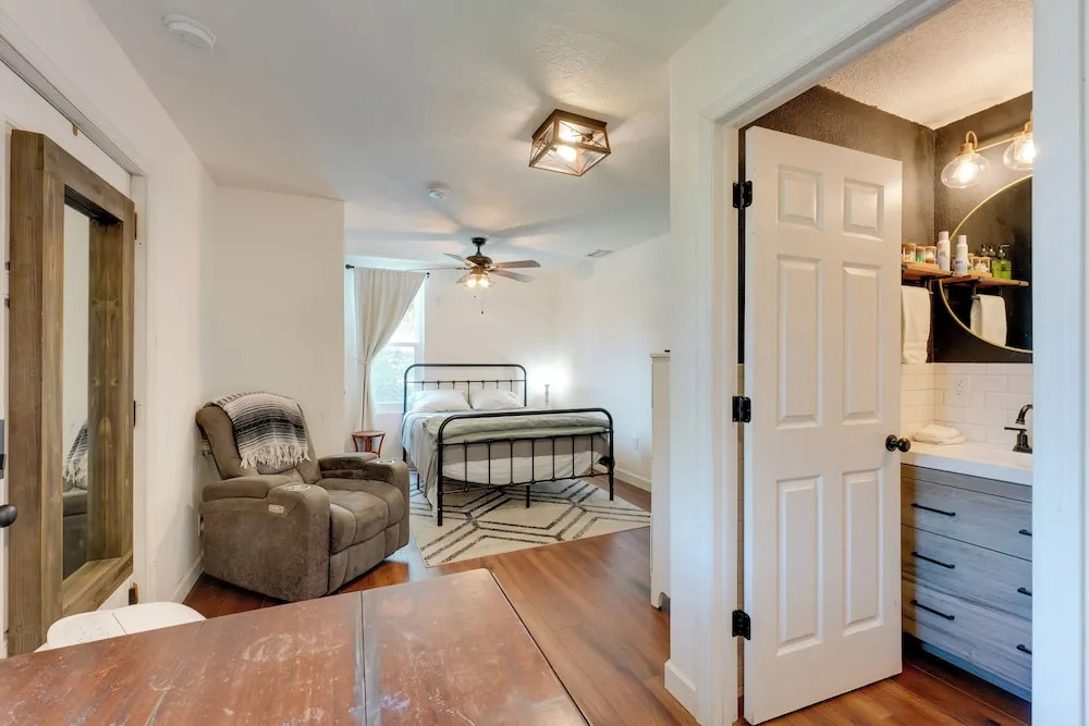 6 Mi to Honeymoon Island: Studio w/ Pool Access