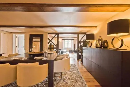 Bmyguest - Downtown Luxury Apartment