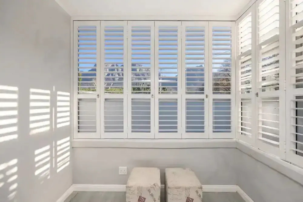 Spacious 1 Bedroom Apartment in Claremont With Great Views