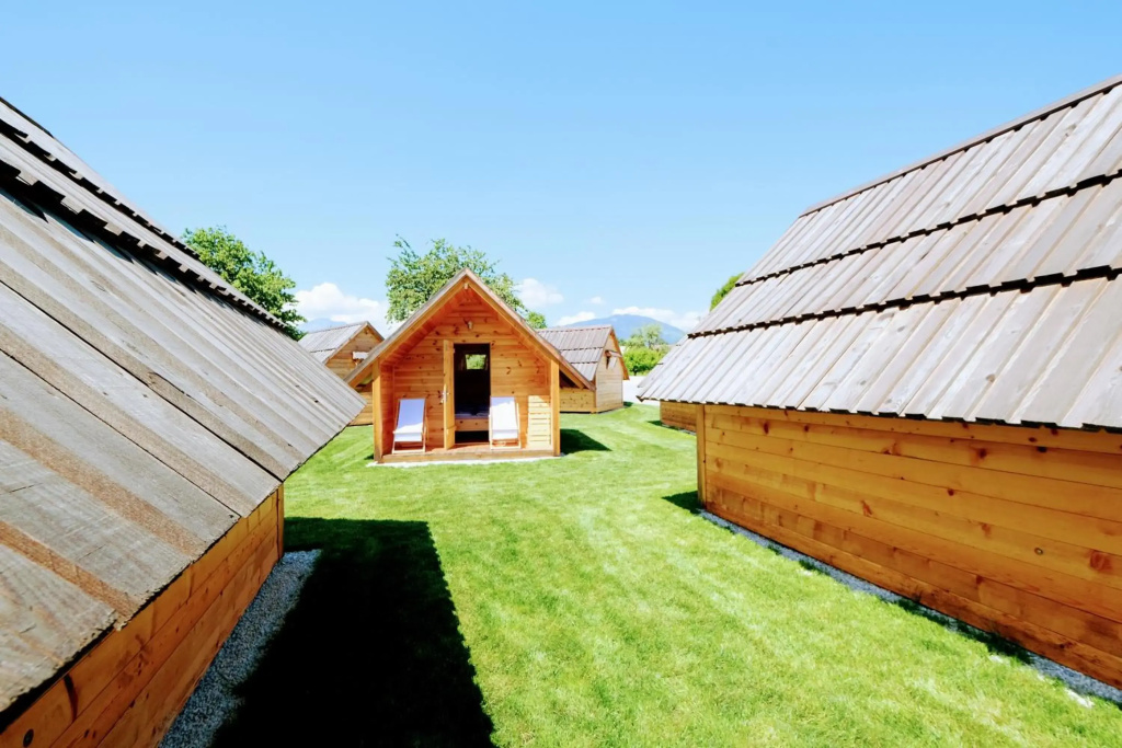 Small wooden houses and Apartments Zgornja Dobrava