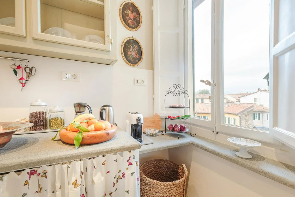 Casa Uccia in Lucca With 1 Bedrooms and 1 Bathrooms