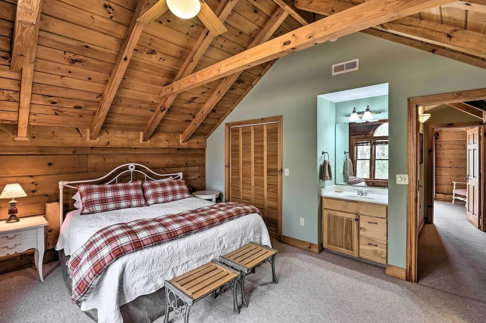 Private Sapphire Valley Resort Cabin w/ Mtn Views!