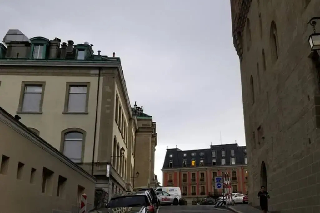 HSH Barre 6 - City Apartment next Cathedral Lausanne