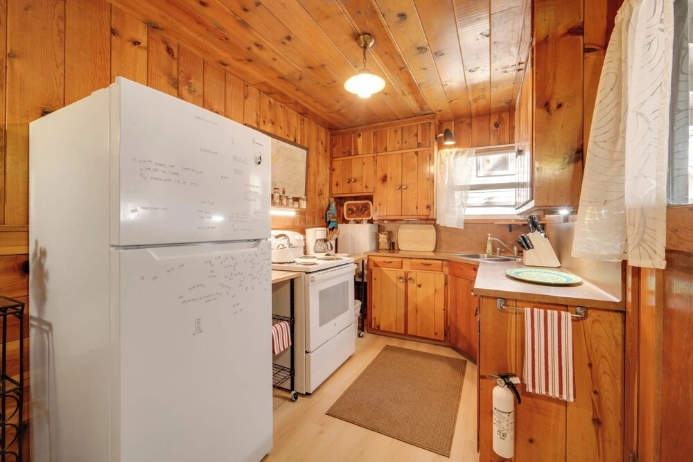 Great for Families! Woodsy Truckee Haven w/ Deck