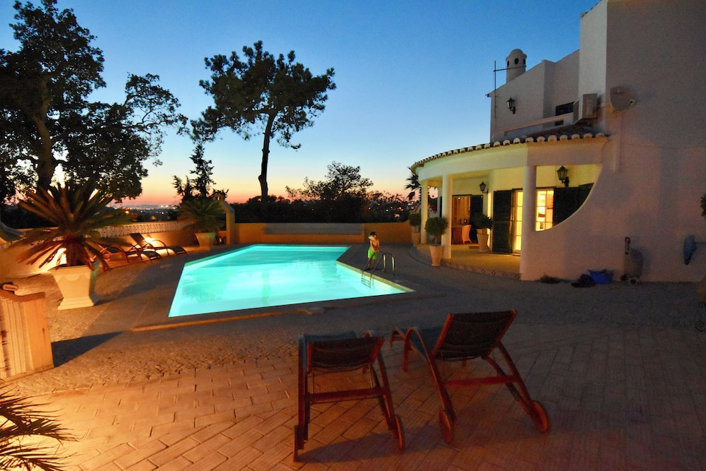 Villa Casa Tulipa Sleeps 4 with Pool Garden & A c