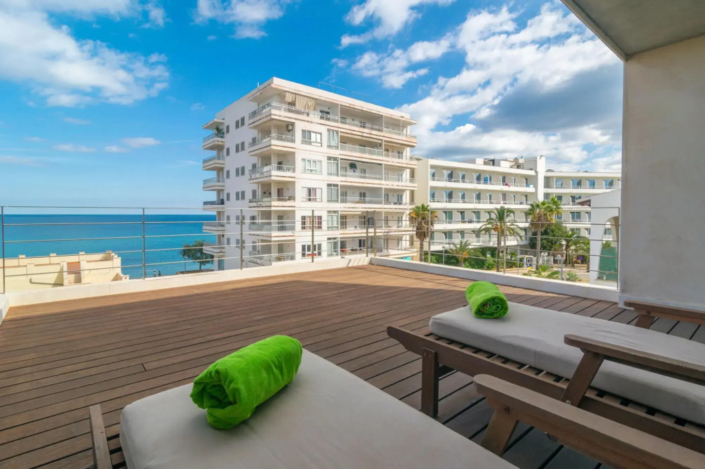 Luna In Mallorca With 3 Bedrooms And 4 Bathrooms