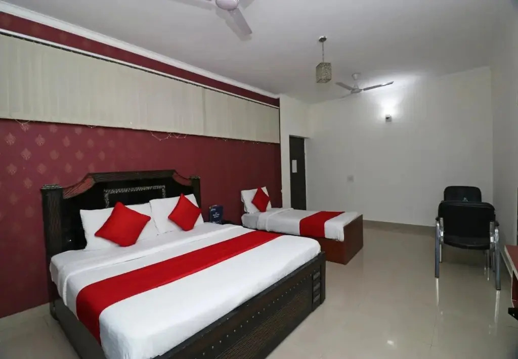 Kehar Palace by OYO Rooms