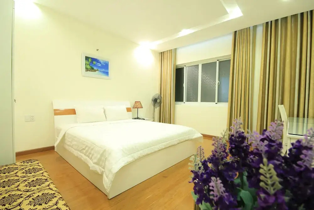 Smiley Apartment 15