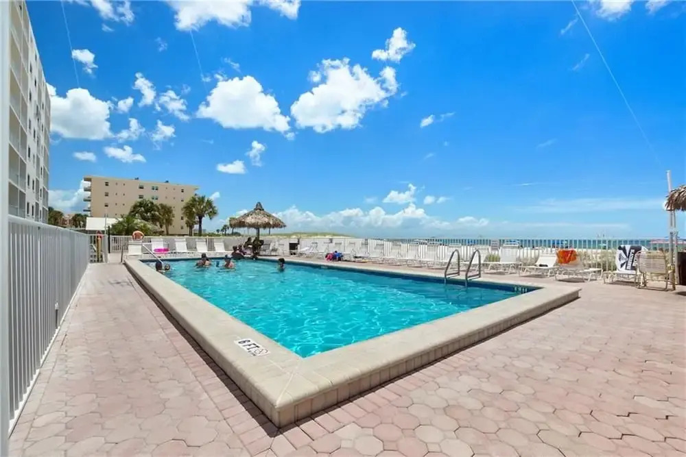 Sea Breeze 401 New! Amazing Beach Front/walk to John's Pass!