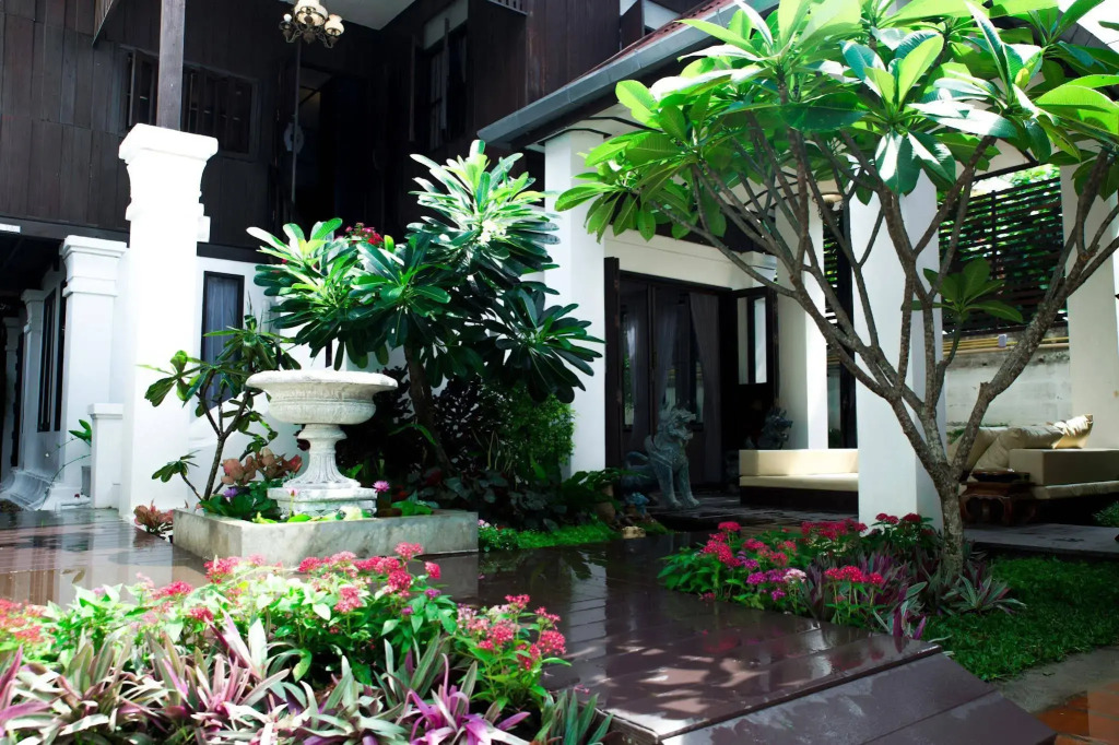 The White House Rachamankha