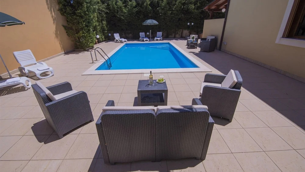 Villa delle Sirene 6, Emma Villas
