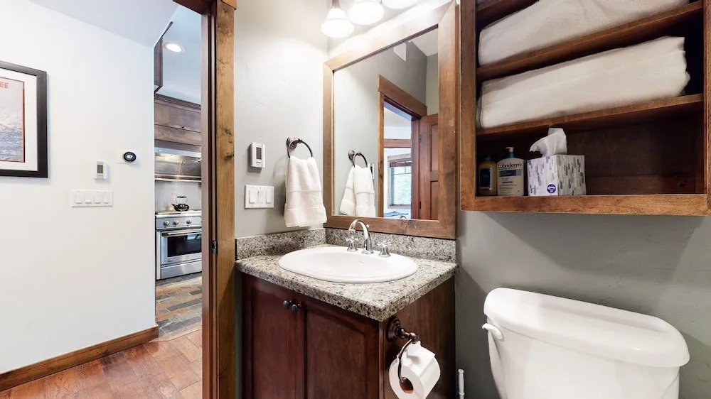 Woodwinds 1271 Spacious Mountain Modern Home with Private Hot Tub, Fireplace and Garage by RedAwning