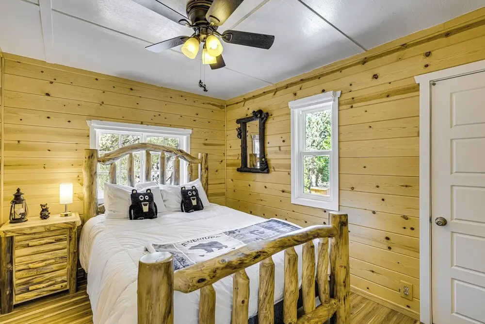 Walk to Water: Cozy Cabin in Green Valley Lake!