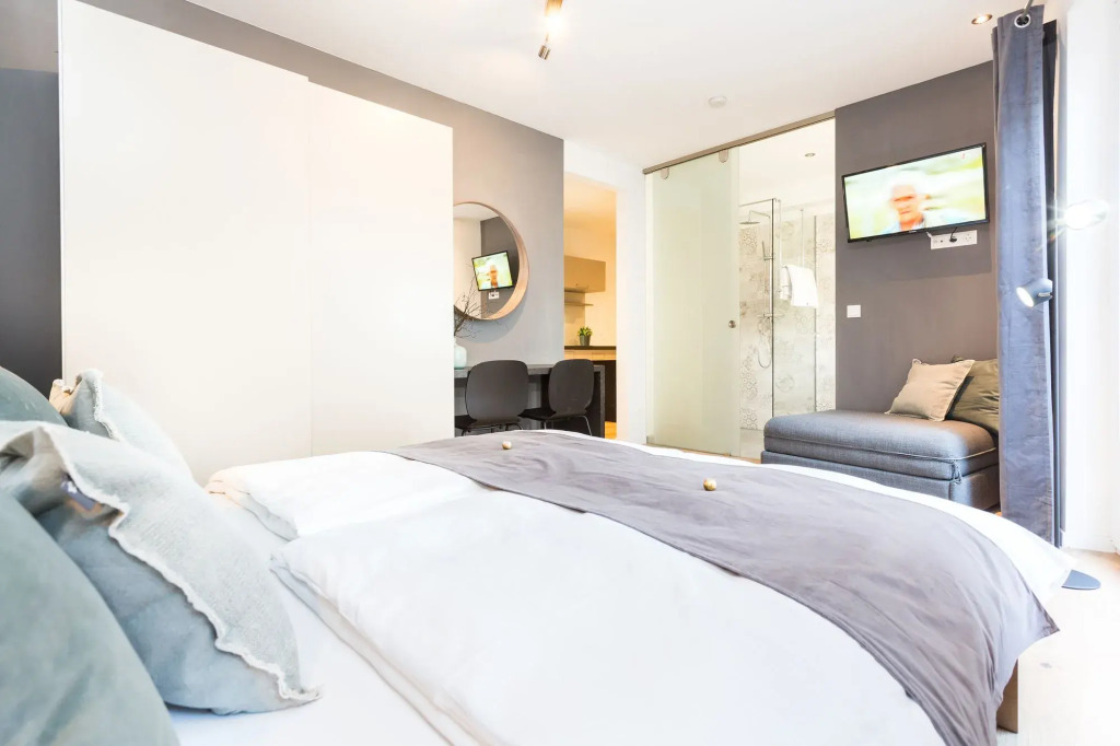 Room 4 & 5 Apartments