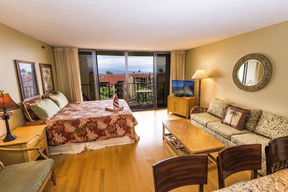 Kaanapali Shores Studio 642 Studio Bedroom Condo by RedAwning