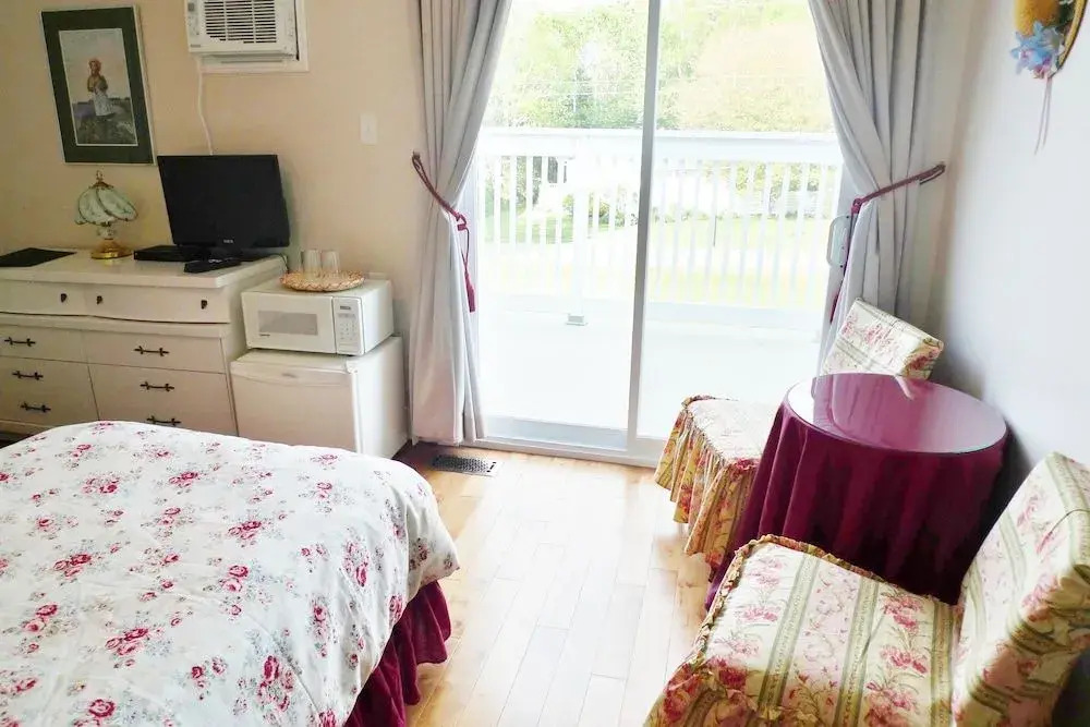 Cavendish Breeze Inn
