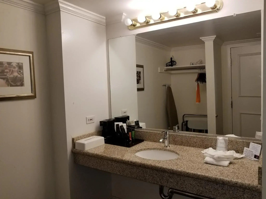 Clarion Inn Near China Lake Naval Station