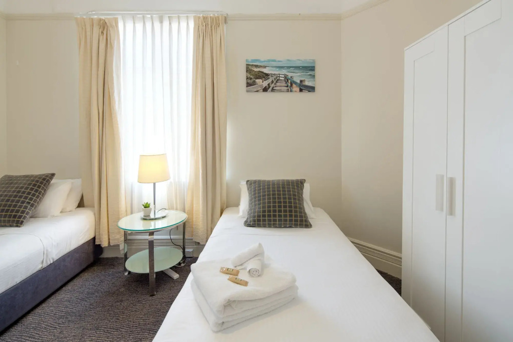 Neutral Bay Lodge