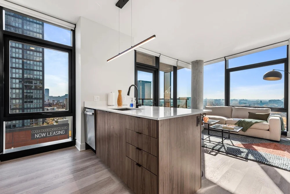 West Loop 3x 2BR Walk to Dining Gym Terrace