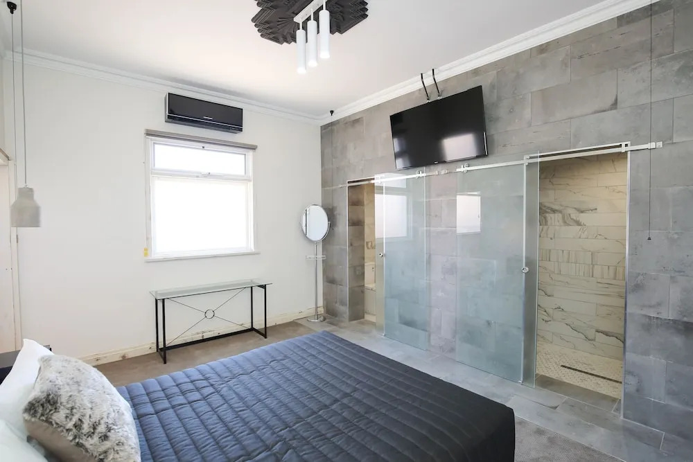 Indulge Apartments - The Urban Collection