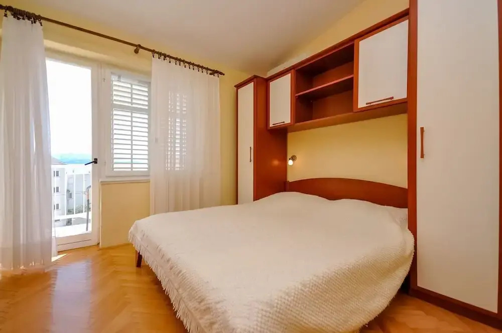 Apartments and Rooms Nikola