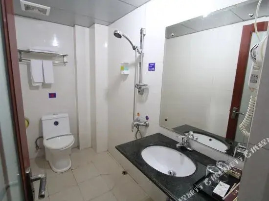 Hengda Hotel (Maoming Shuidong Huijing Plaza)