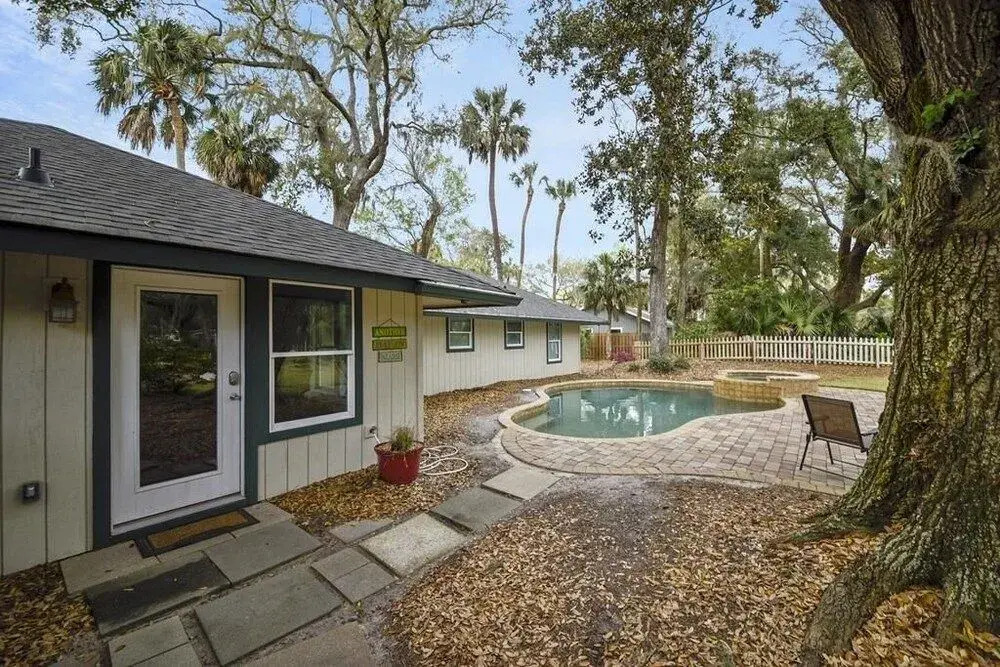 13 Sandpiper Street - 3 Br home by RedAwning