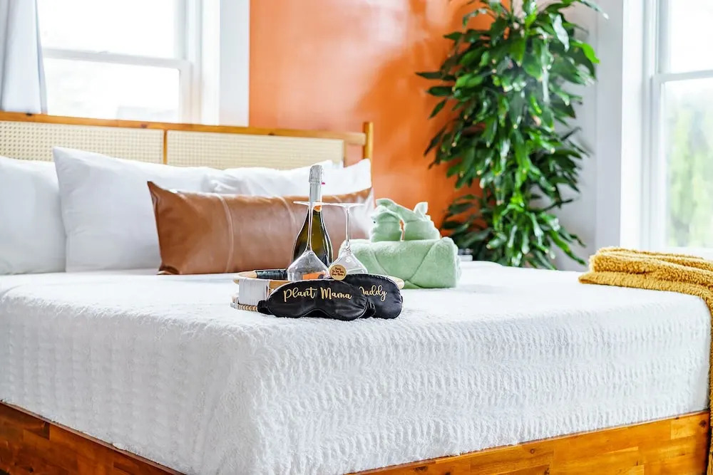 Jungle House Downtown Columbus – Modern Boutique Suites