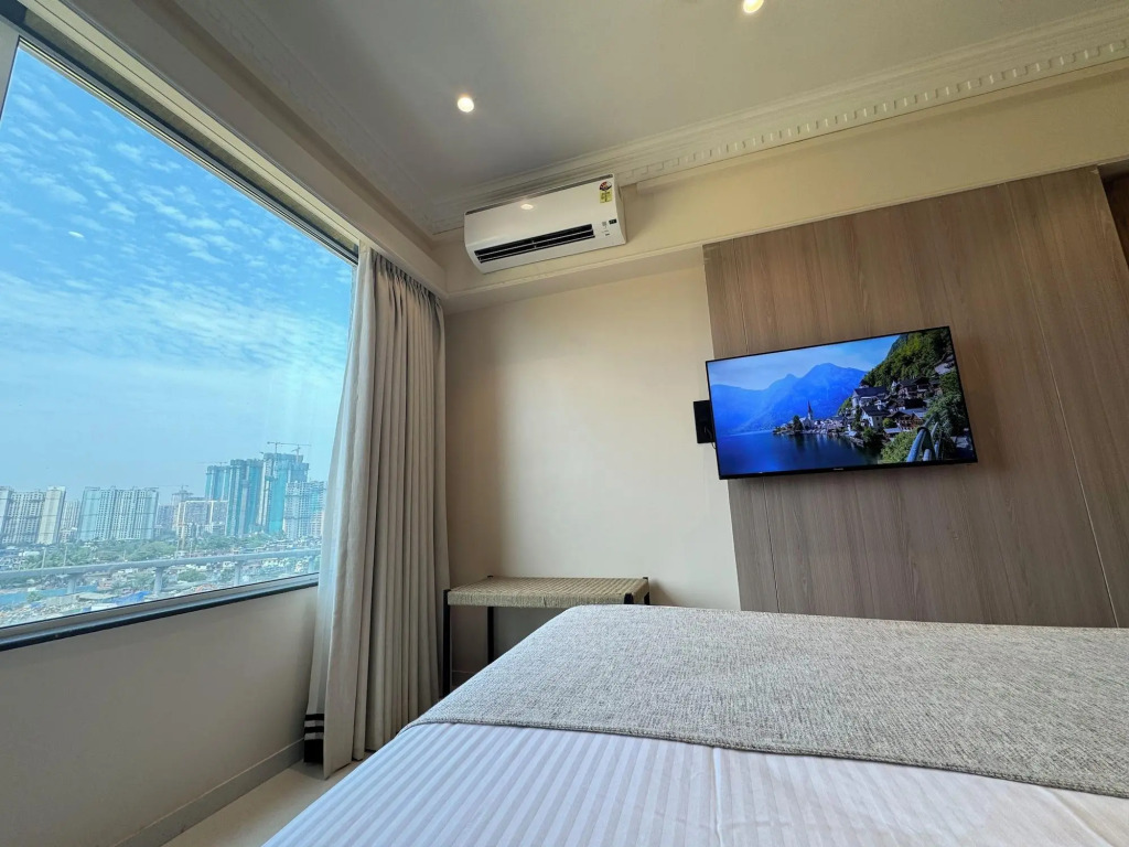 Hotel Mumbai House, Valnai Malad