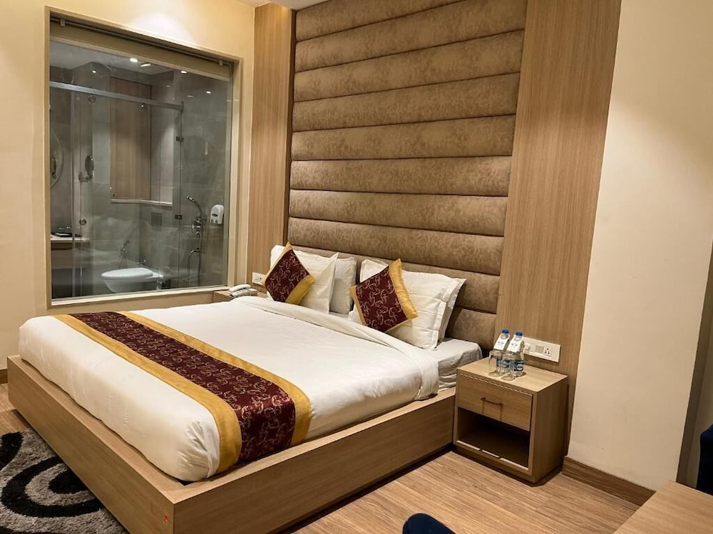 Hotel RRV with Free Parking