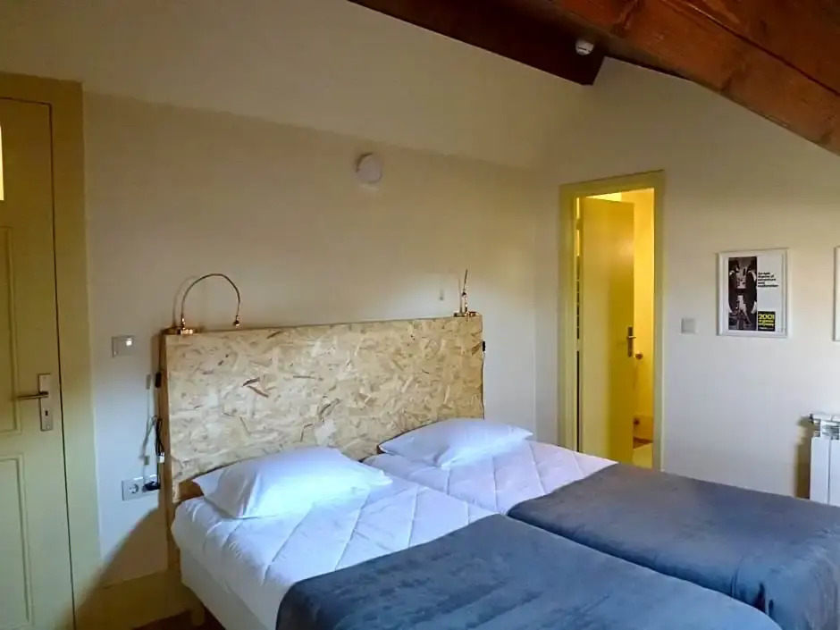 Canvas Atelier Hostel