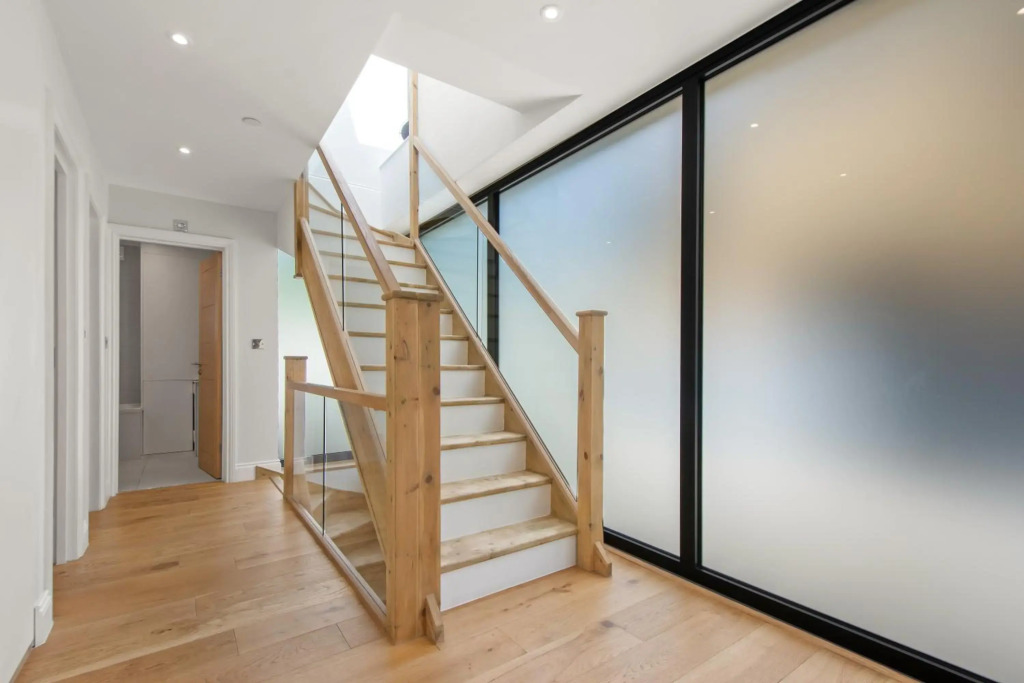 Capacious Three Bed Apartment in Slindon Court