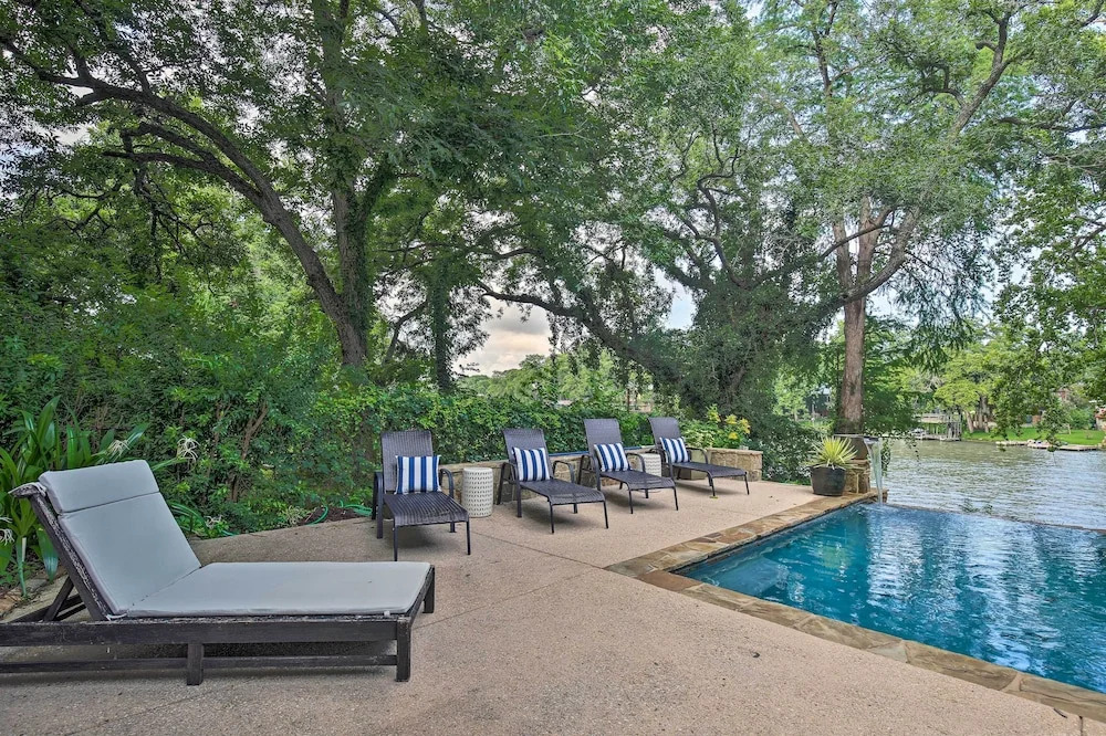 4-season Boathouse, Hot Tub! Guadalupe River Oasis
