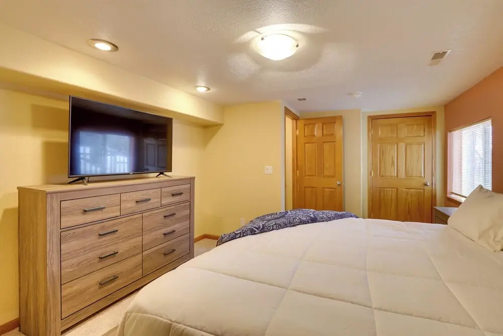 Lead Apartment ~ 5 Mi to Terry Peak Skiing!