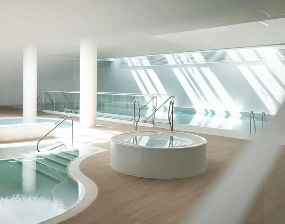 Large Apartment With sea View, Indoor Pool
