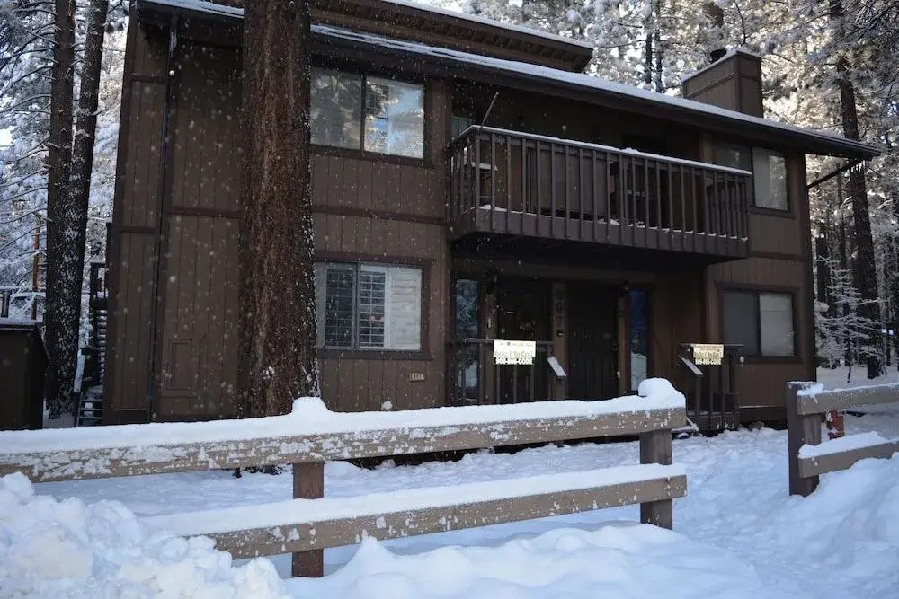 Snow Summit Getaway - 3 Br home by RedAwning