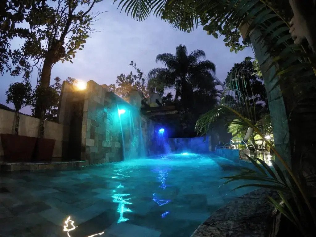 Paradise Hot Springs - Thermal Water & Volcano Views