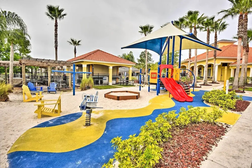 Townhome 7 Mi to Disney Parks: Resort Pool Access!