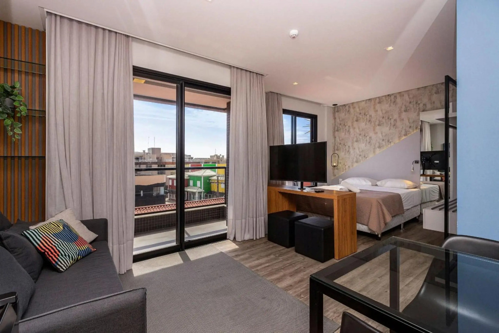 AION 205 - Apartamento a 50 metros da praia de Bombinhas - Piscina e Academia com Vista Panorâmica
