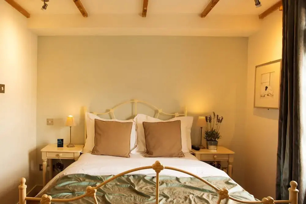Bath House Hotel & Restaurant