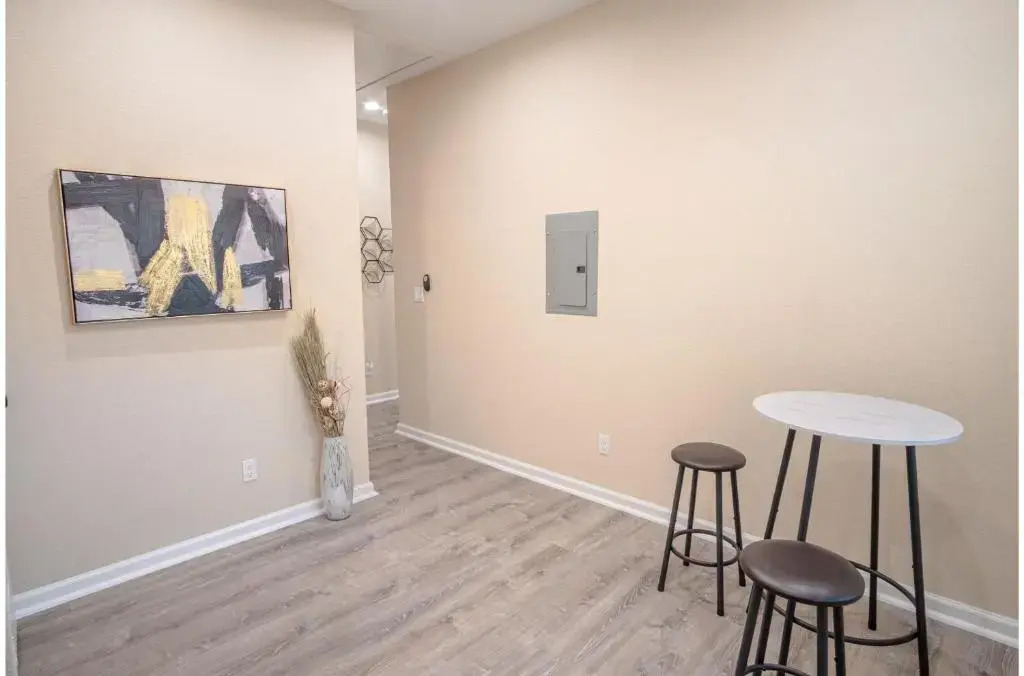 Beautiful Fenced 3BR 2BA Near Exciting Downtown